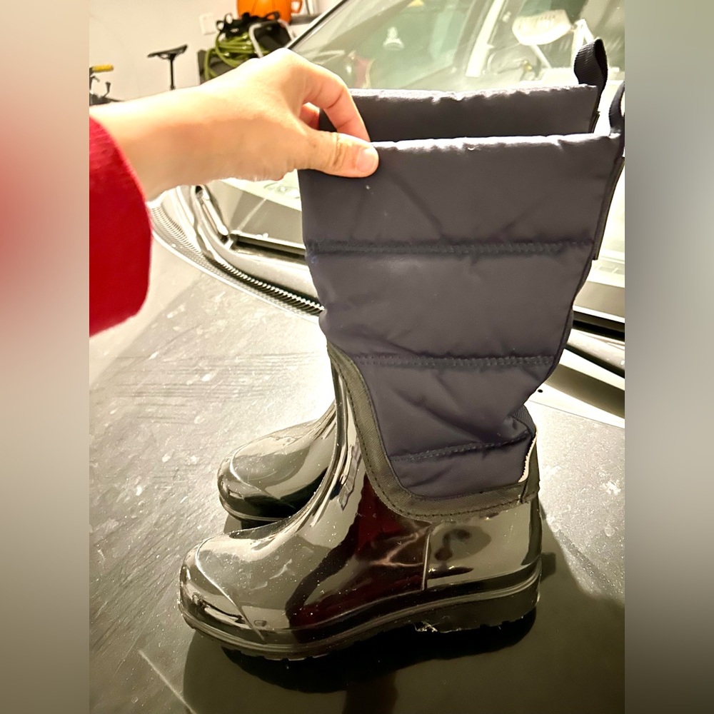 Navy blue micheal kors water proof boots